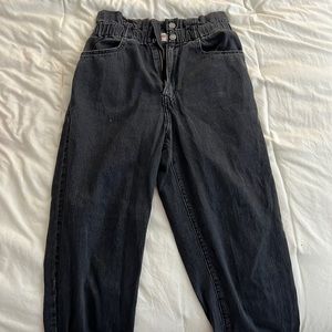 Levi’s size 26 scrunched up elastic waist, ankle cut